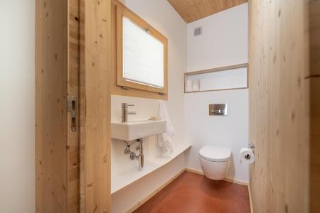 Badezimmer Ferienwohnung Chasa Laina Sent