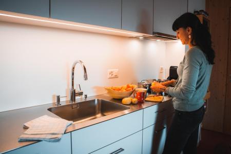 Küche Ferienwohnung Chasa Laina Sent